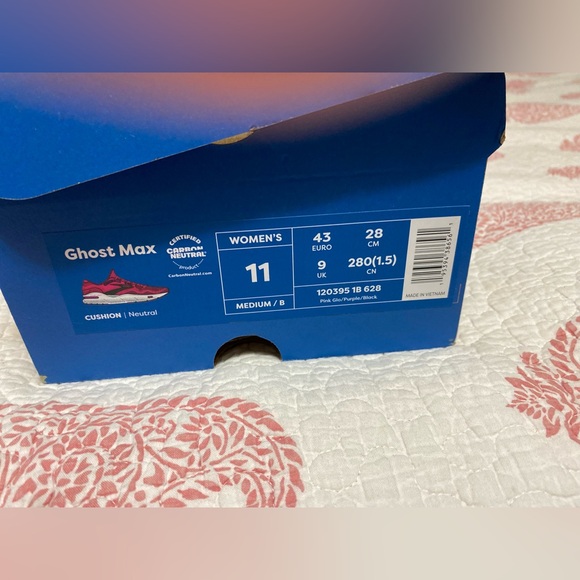 Brooks Ghost Max Size 11 (women) Pink and Black with White sole… Like New - Picture 2 of 10